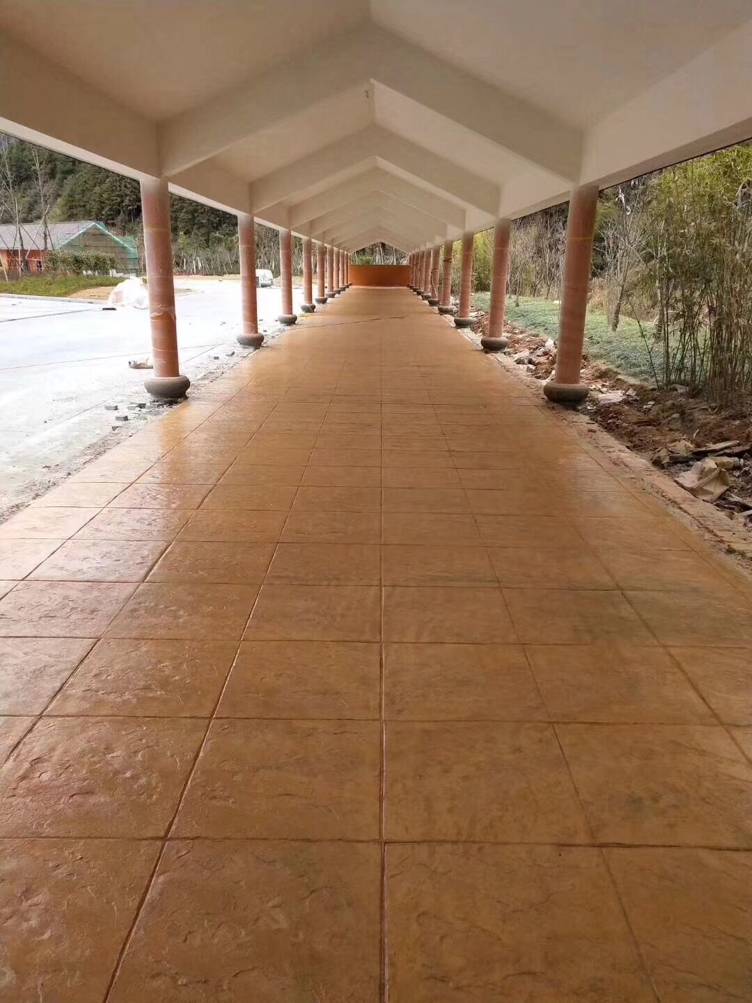 重庆彩色透水混凝土地坪颖石公司介绍彩色生态透水混凝土系统